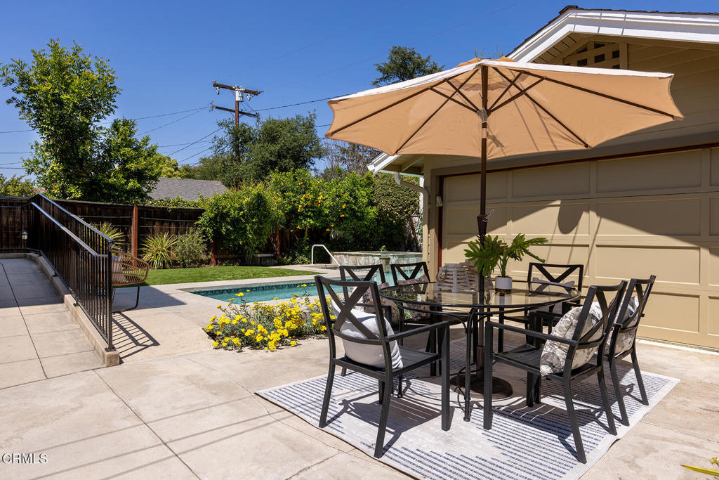 1122 Stratford Avenue