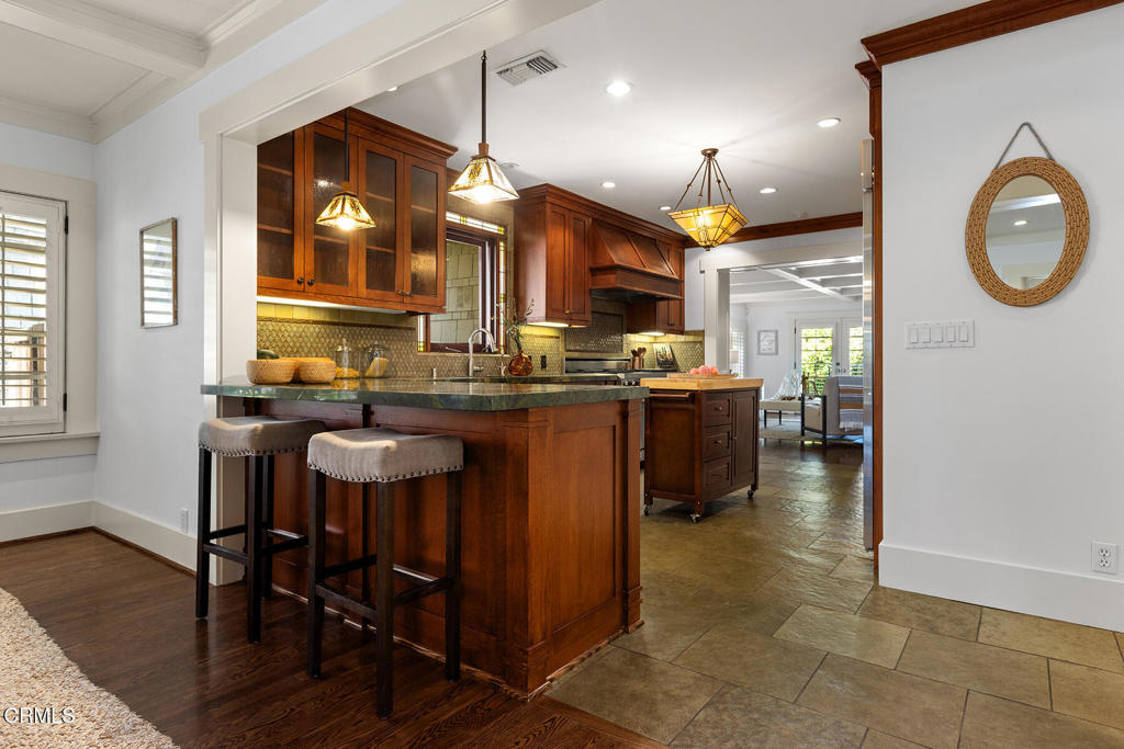 1122 Stratford Avenue