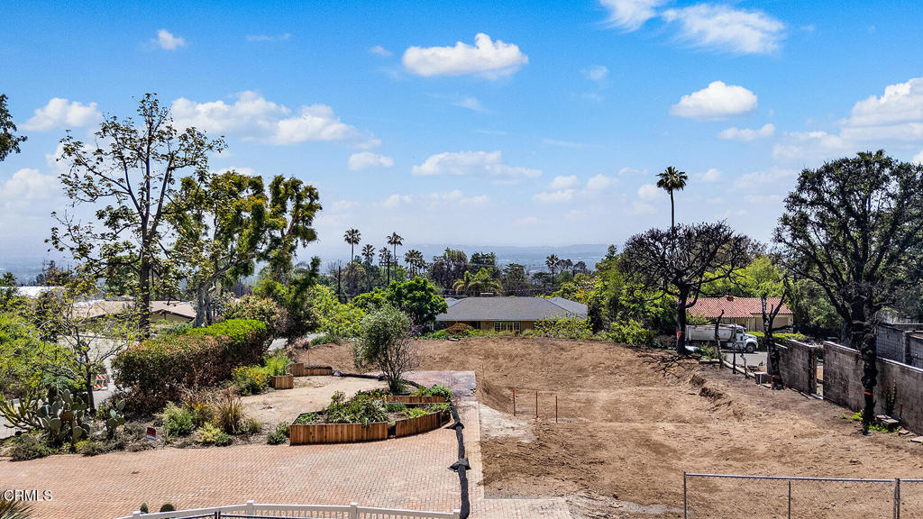 1695 E Loma Alta Drive