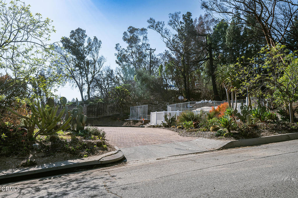 1695 E Loma Alta Drive