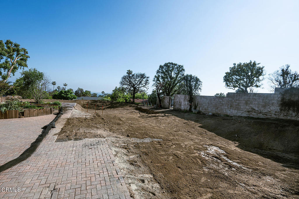 1695 E Loma Alta Drive