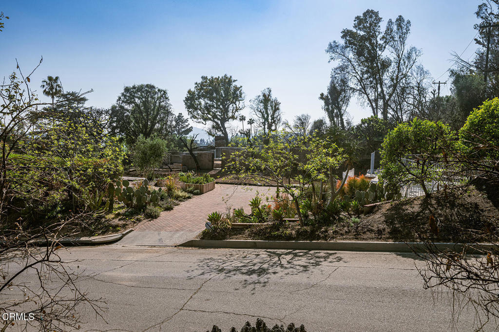 1695 E Loma Alta Drive