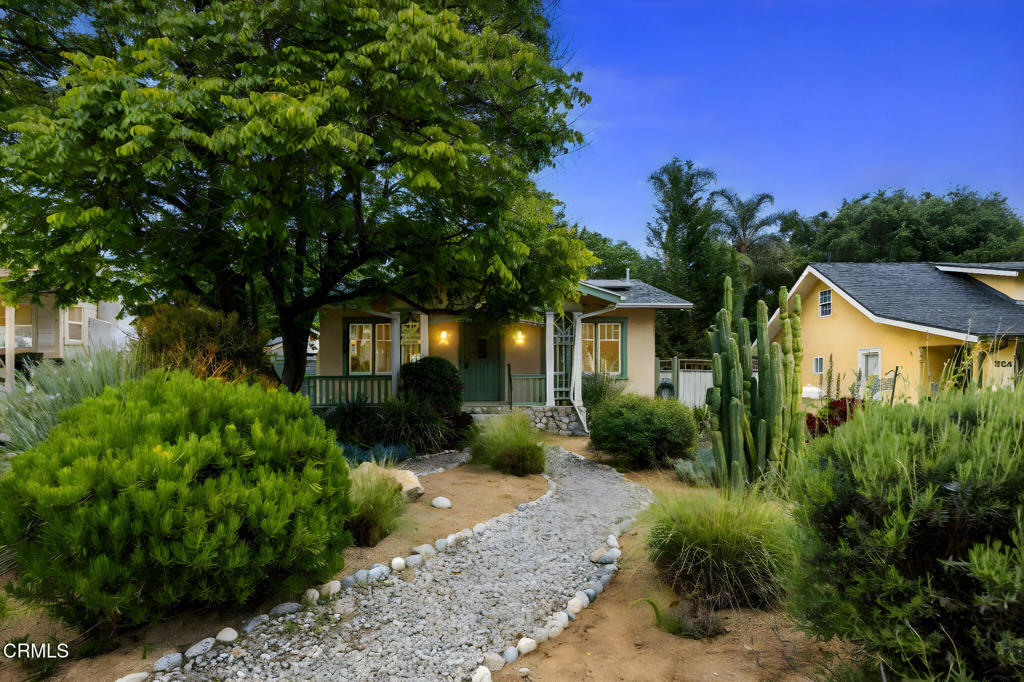 1712 N El Molino Avenue