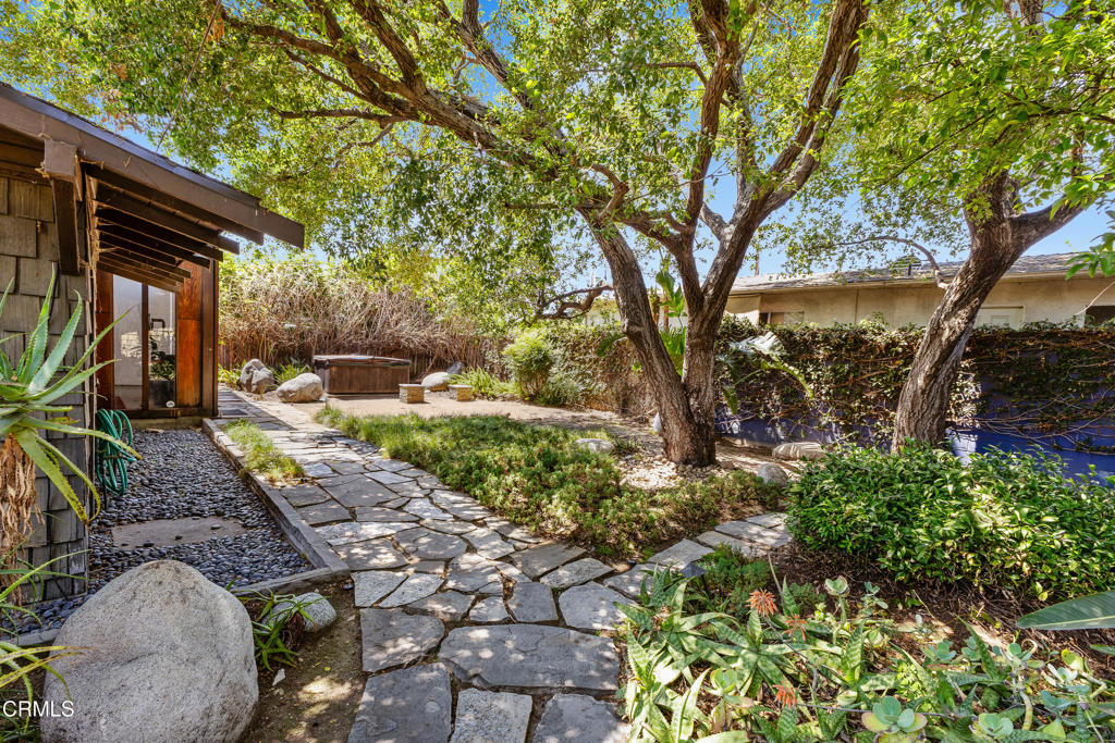 1229 N Sierra Bonita Avenue