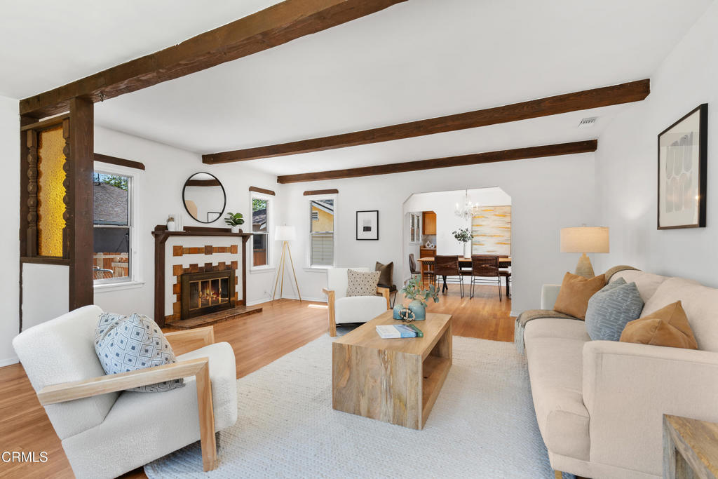 1675 N El Molino Avenue