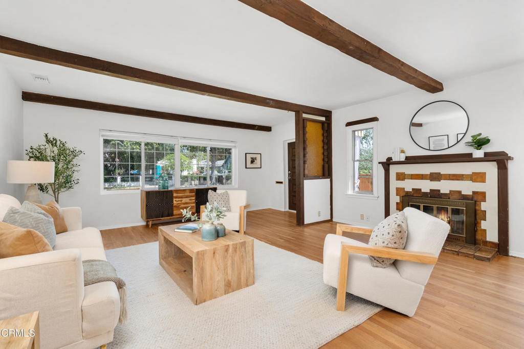 1675 N El Molino Avenue