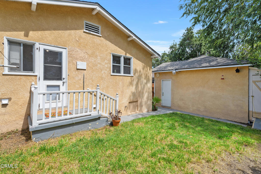 1675 N El Molino Avenue