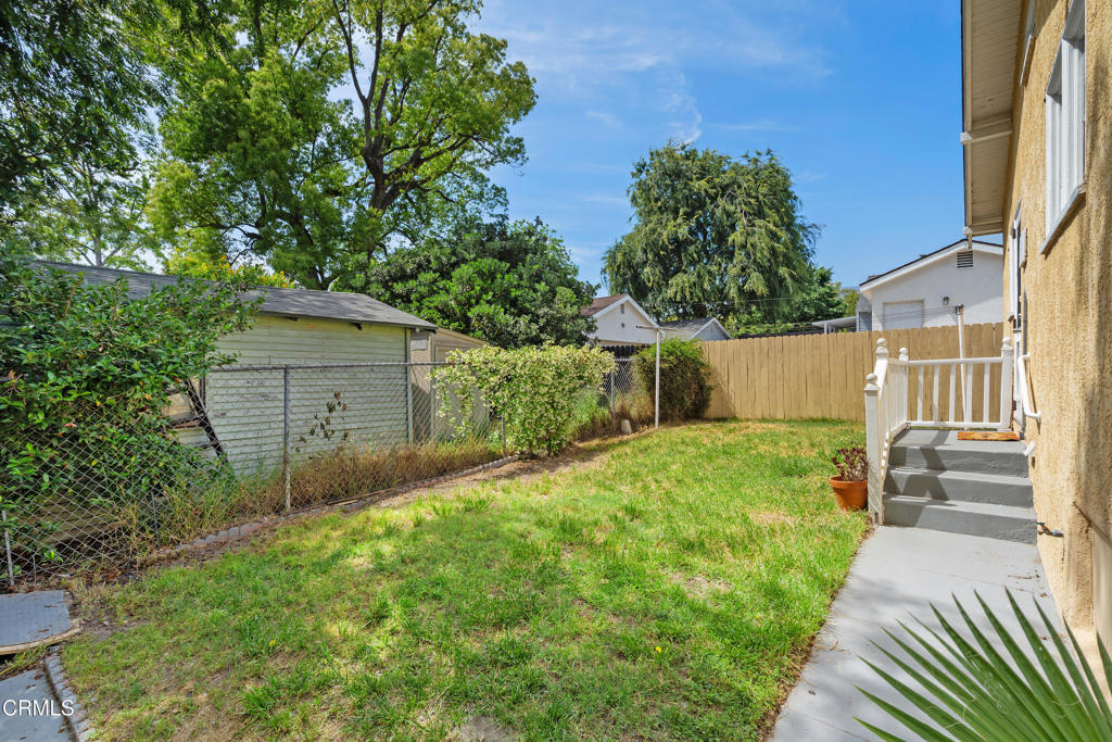 1675 N El Molino Avenue