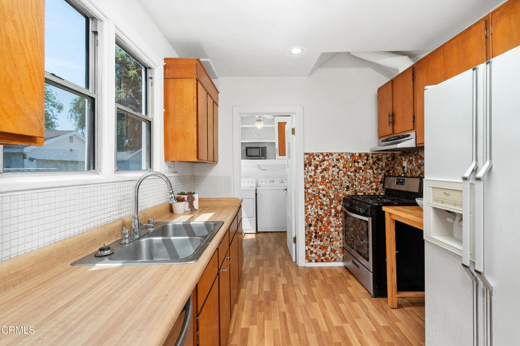 1675 N El Molino Avenue