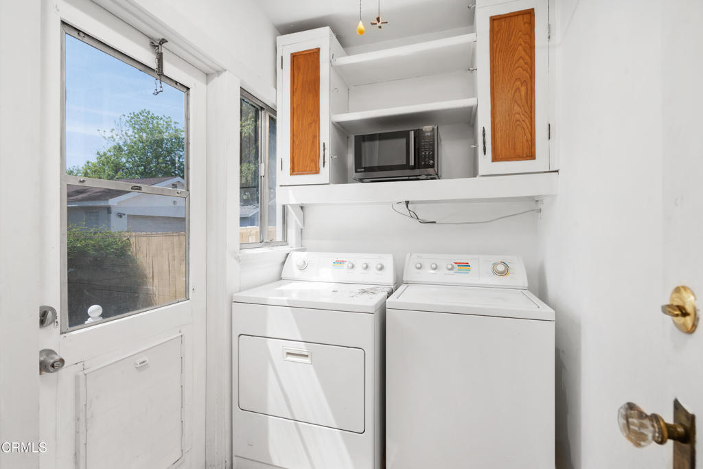 1675 N El Molino Avenue