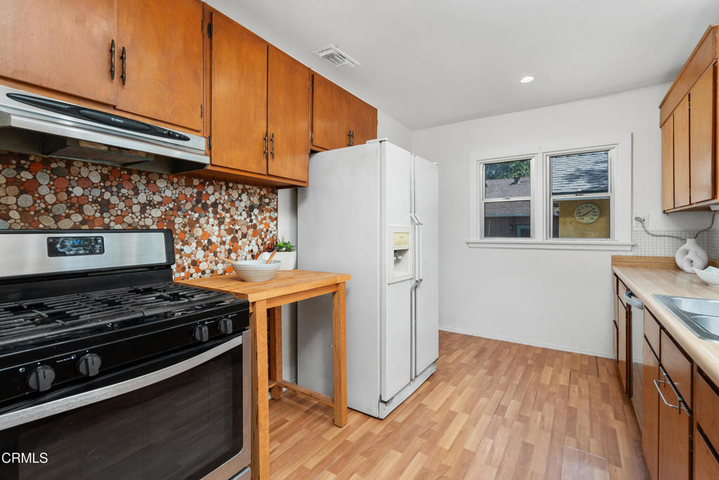 1675 N El Molino Avenue