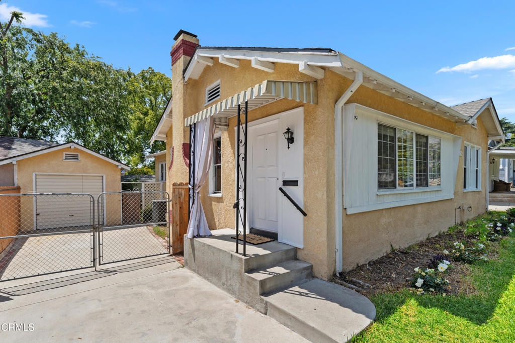 1675 N El Molino Avenue