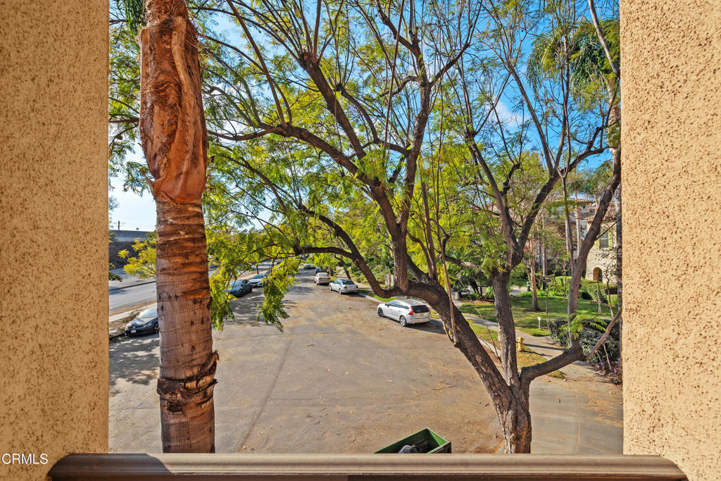 433 N Altadena Drive 4