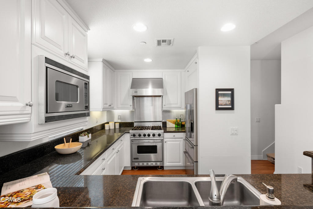 433 N Altadena Drive 4