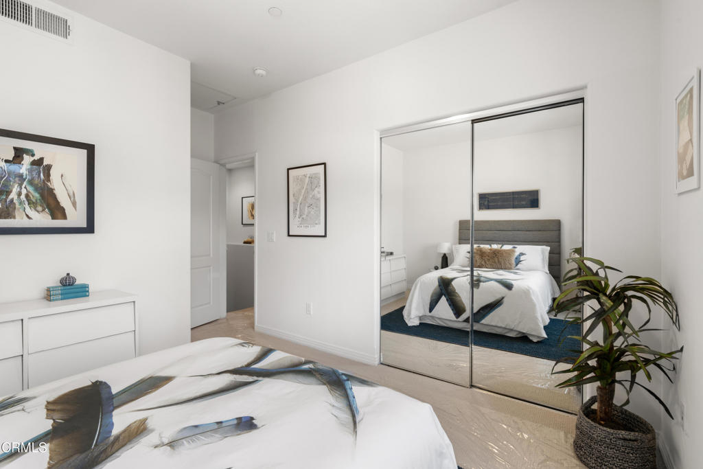 433 N Altadena Drive 4