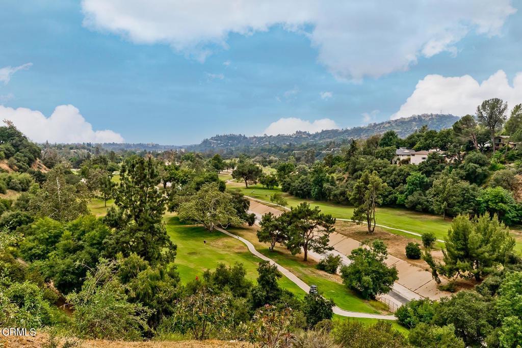 2025 Rosemont Avenue 2