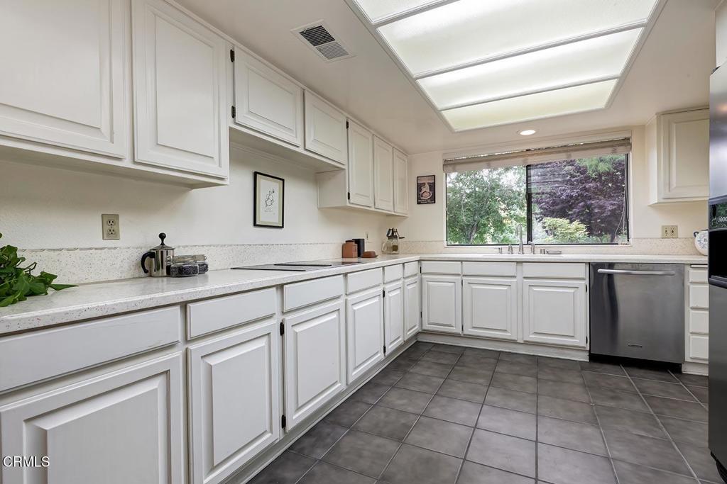 2025 Rosemont Avenue 2