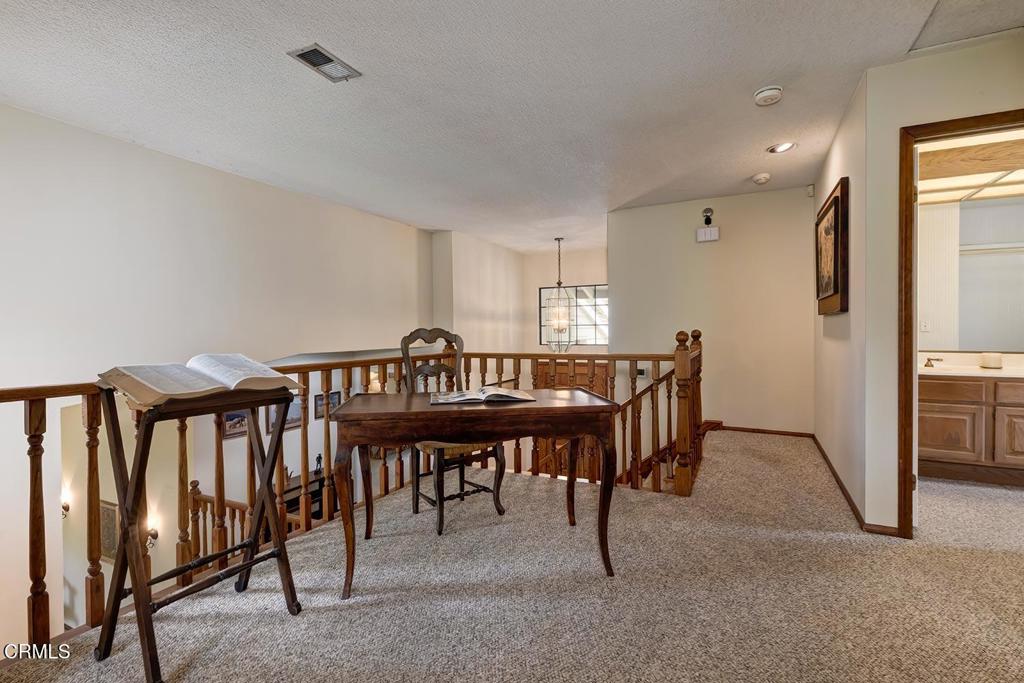 2025 Rosemont Avenue 2