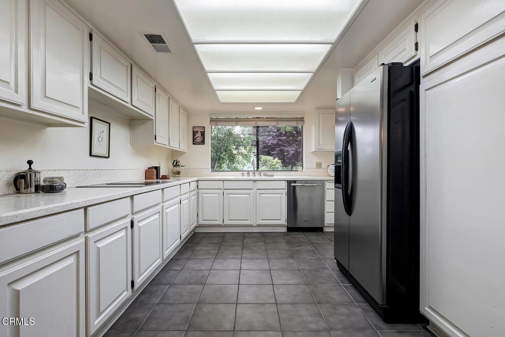 2025 Rosemont Avenue 2