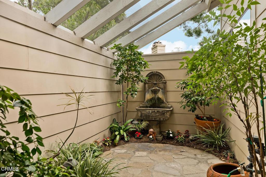 2025 Rosemont Avenue 2