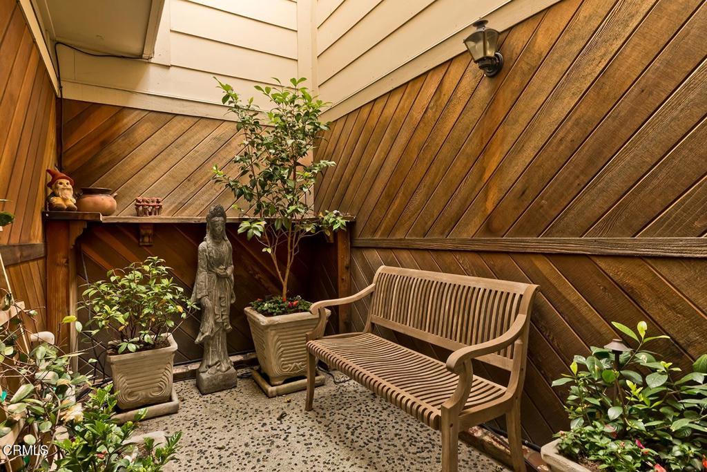 2025 Rosemont Avenue 2