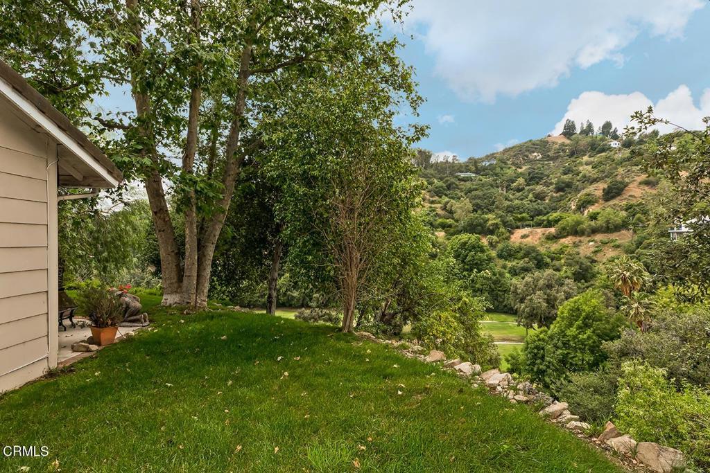 2025 Rosemont Avenue 2