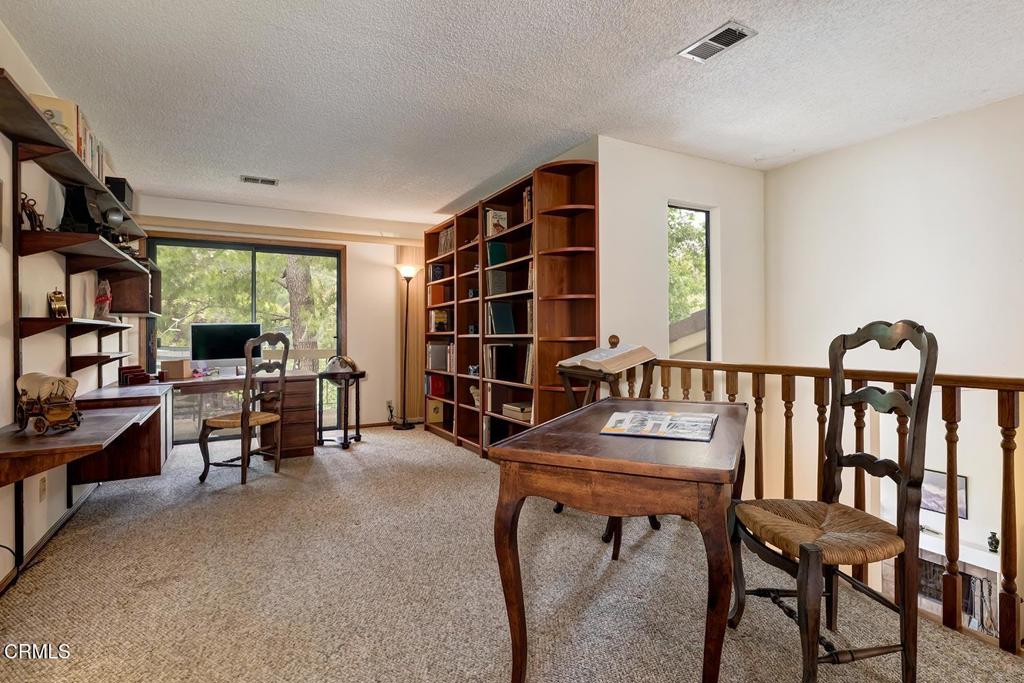 2025 Rosemont Avenue 2