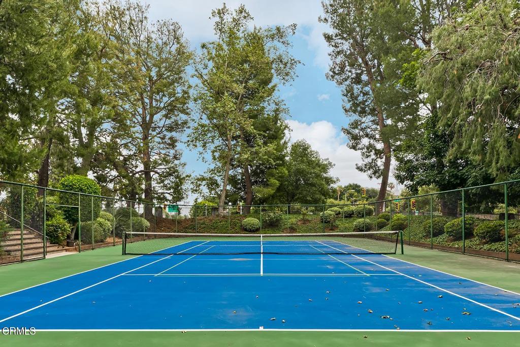 2025 Rosemont Avenue 2