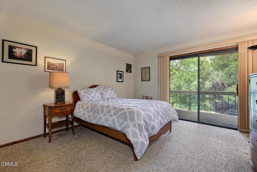 2025 Rosemont Avenue 2