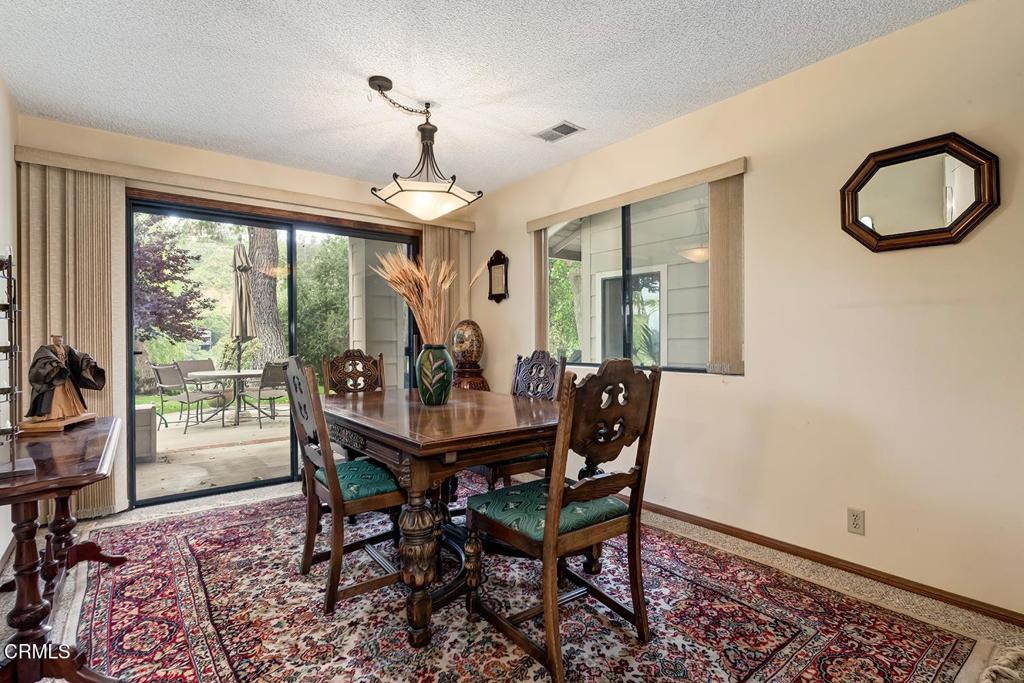 2025 Rosemont Avenue 2