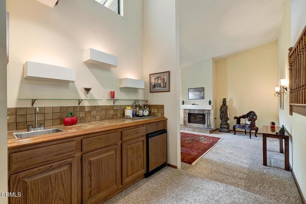 2025 Rosemont Avenue 2