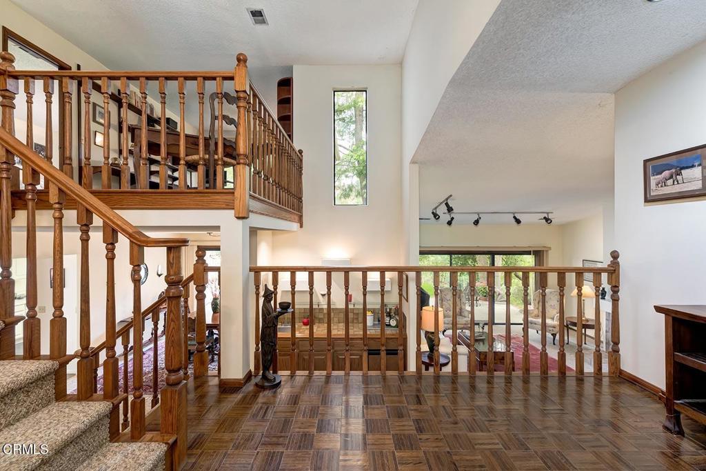 2025 Rosemont Avenue 2