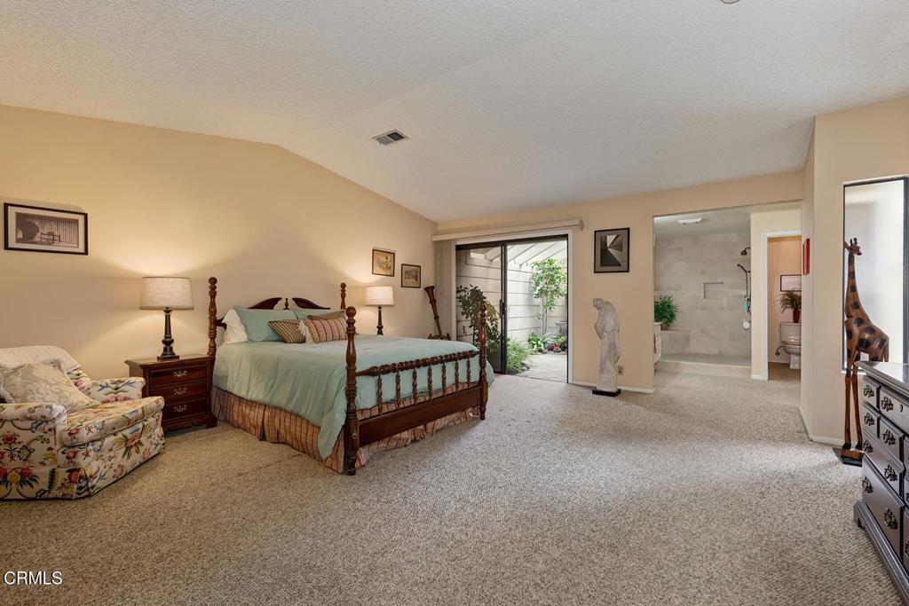 2025 Rosemont Avenue 2