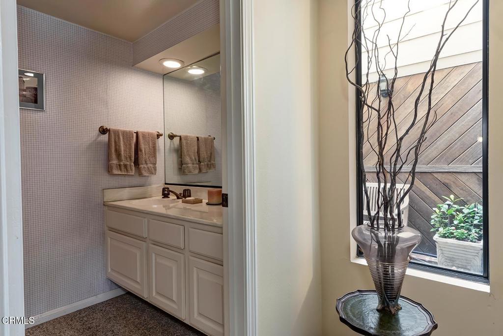 2025 Rosemont Avenue 2