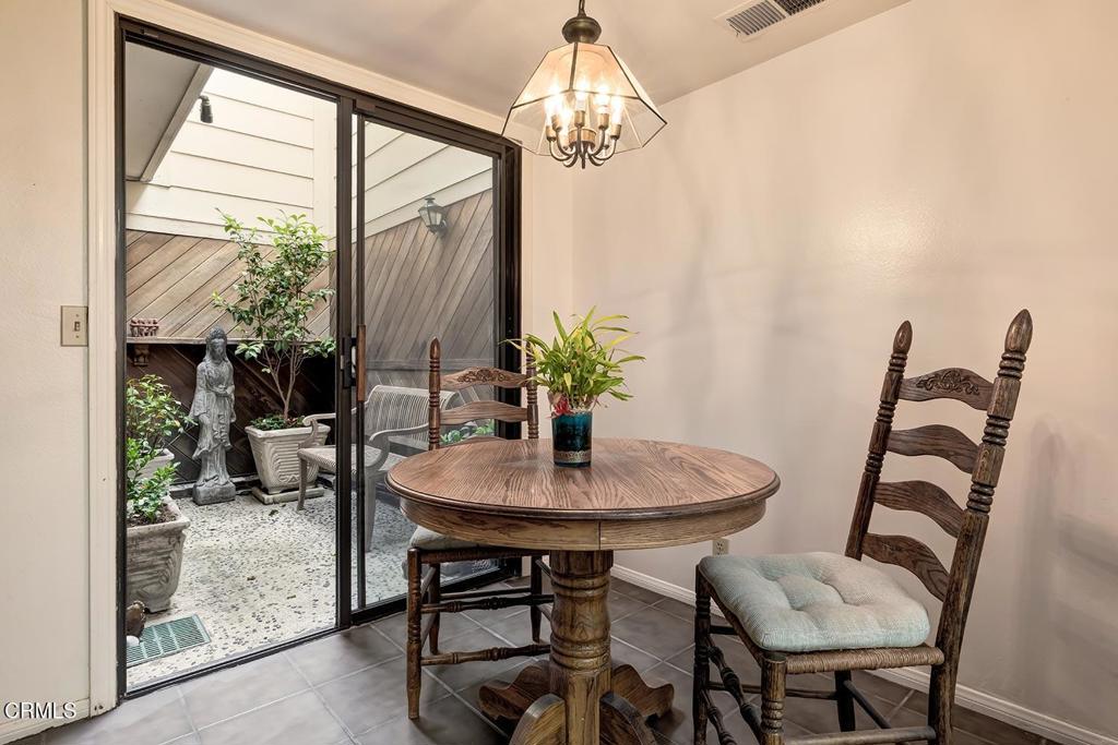 2025 Rosemont Avenue 2