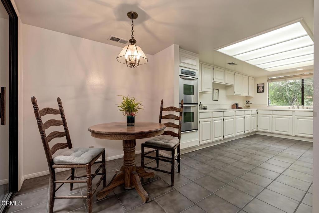 2025 Rosemont Avenue 2