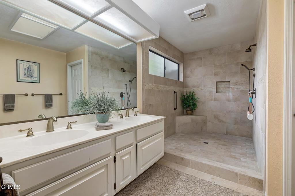 2025 Rosemont Avenue 2