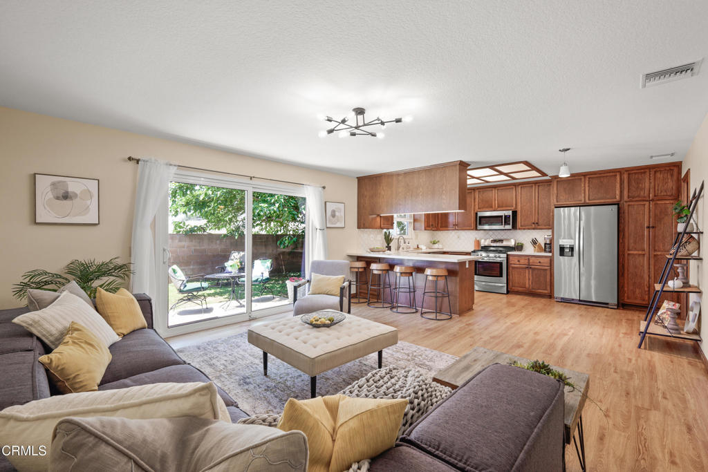 421 S Mayflower Avenue