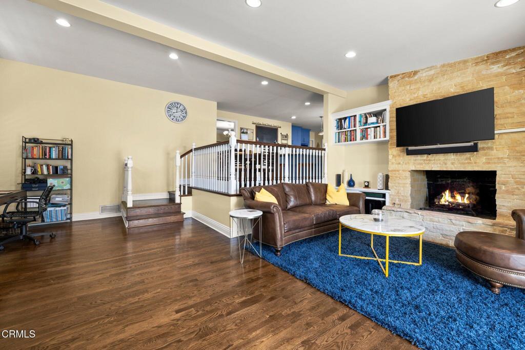 2156 Las Lunas Street