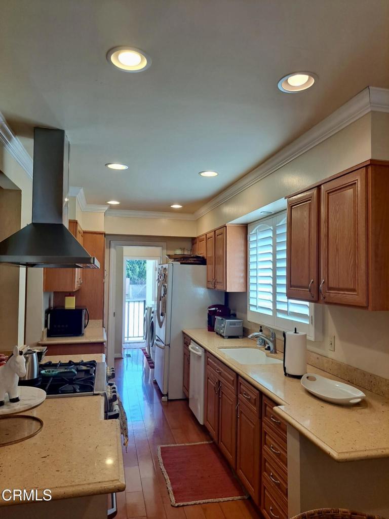 208 N Primrose Avenue