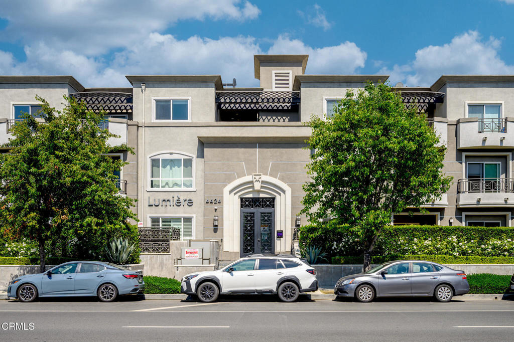 4424 Whitsett Avenue 102