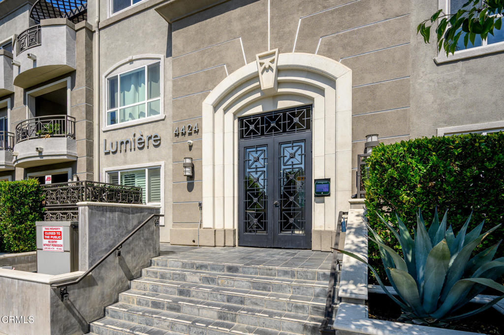 4424 Whitsett Avenue 102