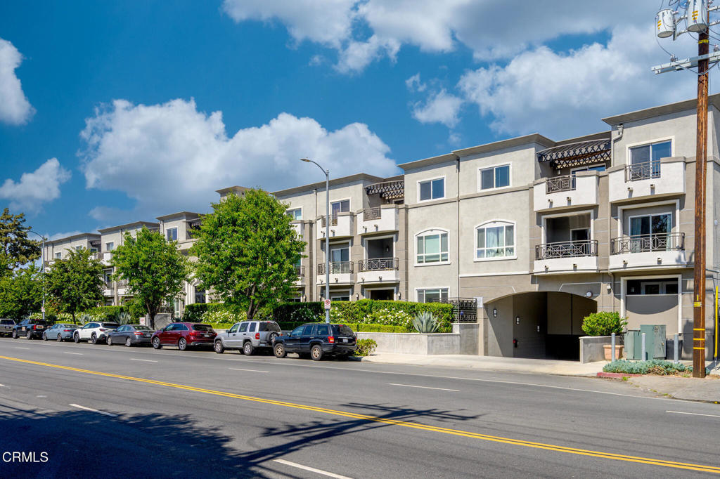 4424 Whitsett Avenue 102