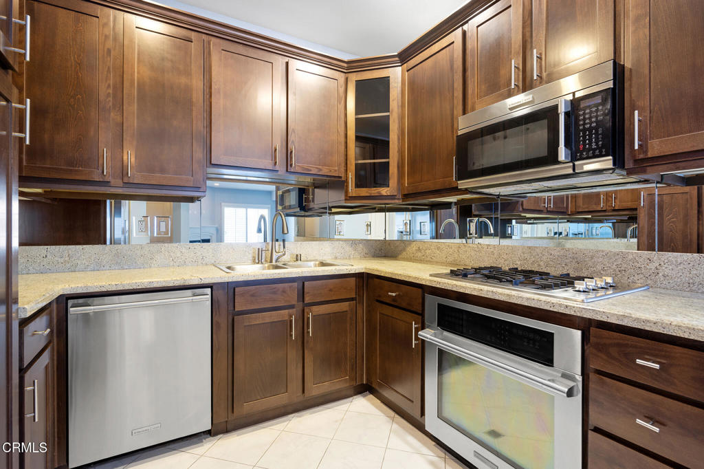 4424 Whitsett Avenue 102