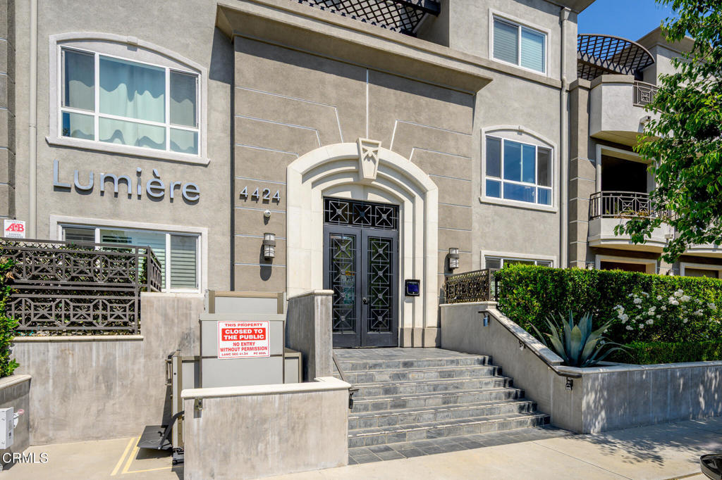 4424 Whitsett Avenue 102