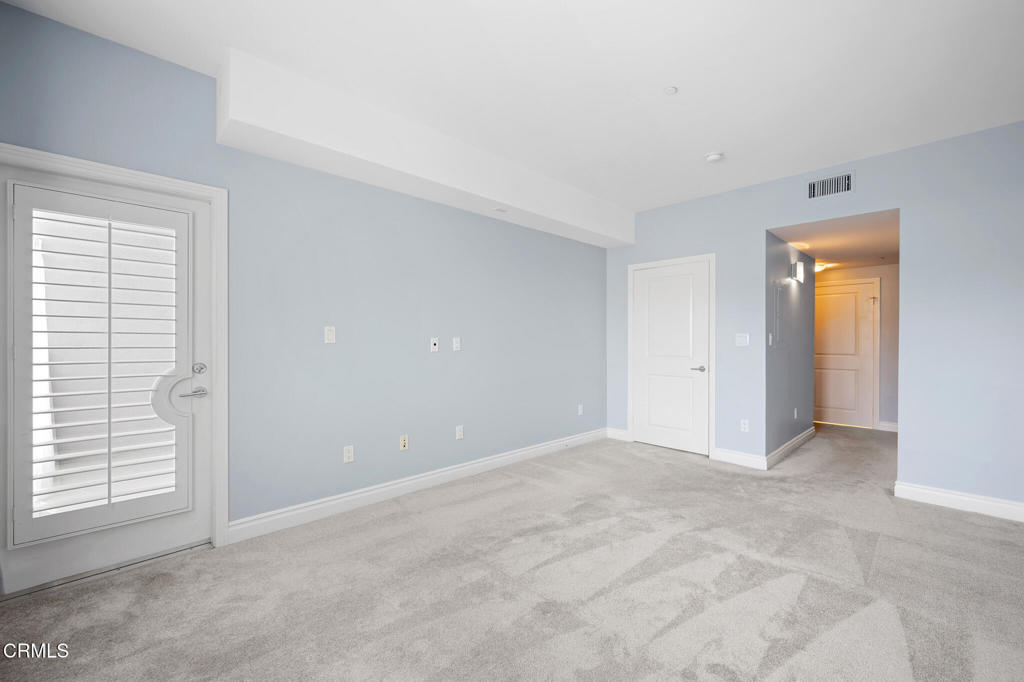 4424 Whitsett Avenue 102