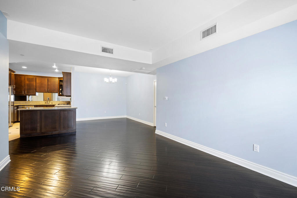 4424 Whitsett Avenue 102