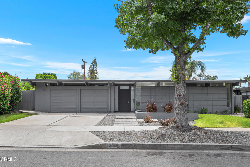 3832 E Casselle Avenue