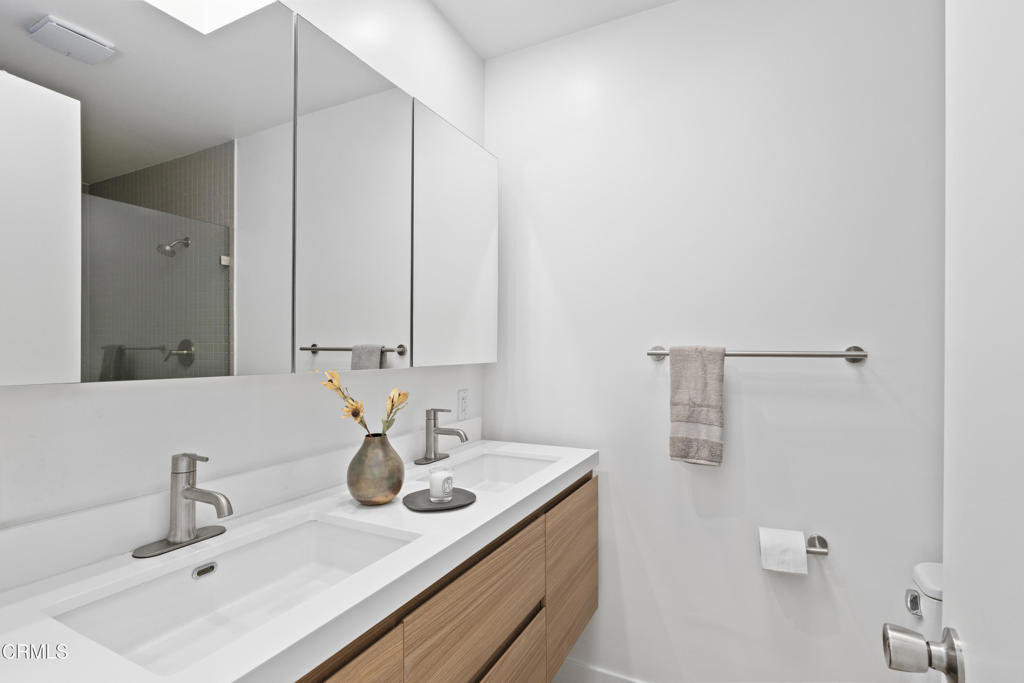 3832 E Casselle Avenue