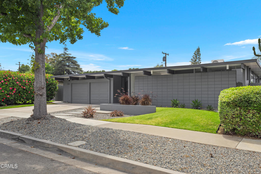 3832 E Casselle Avenue